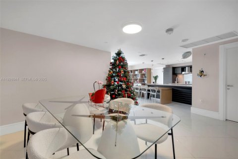 Condominio en venta en Miami, Florida, 2 dormitorios, 139.35 m2 № 1986677 - foto 16