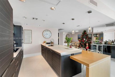 Condominio en venta en Miami, Florida, 2 dormitorios, 139.35 m2 № 1986677 - foto 10