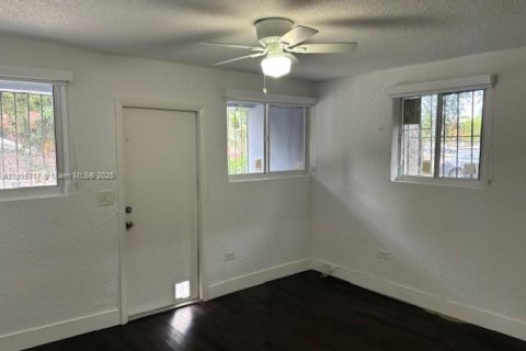 Commercial property in Miami, Florida 180.42 sq.m. № 1772306 - photo 12