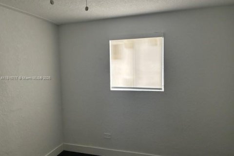 Commercial property in Miami, Florida 180.42 sq.m. № 1772306 - photo 11