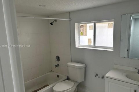 Commercial property in Miami, Florida 180.42 sq.m. № 1772306 - photo 10