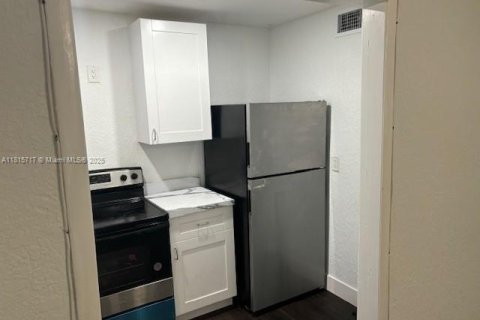 Commercial property in Miami, Florida 180.42 sq.m. № 1772306 - photo 4