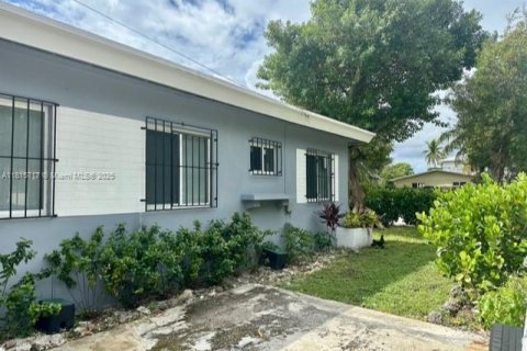 Commercial property in Miami, Florida 180.42 sq.m. № 1772306 - photo 15