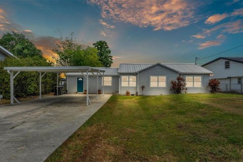 House in Winter Haven, Florida 3 bedrooms, 169.83 sq.m. № 1743789 - photo 1