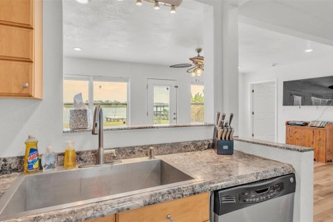 House in Winter Haven, Florida 3 bedrooms, 169.83 sq.m. № 1743789 - photo 18