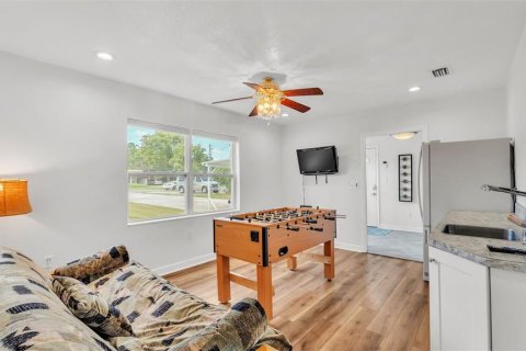 House in Winter Haven, Florida 3 bedrooms, 169.83 sq.m. № 1743789 - photo 10