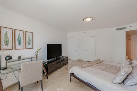 Condo in Sunny Isles Beach, Florida, 2 bedrooms  № 2041319 - photo 15