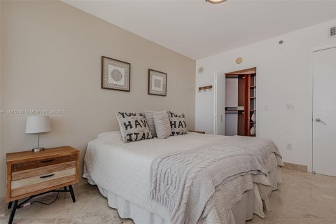 Condo in Sunny Isles Beach, Florida, 2 bedrooms  № 2041319 - photo 22