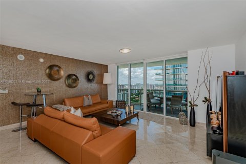 Condo in Sunny Isles Beach, Florida, 2 bedrooms  № 2041319 - photo 3
