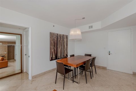 Condo in Sunny Isles Beach, Florida, 2 bedrooms  № 2041319 - photo 12