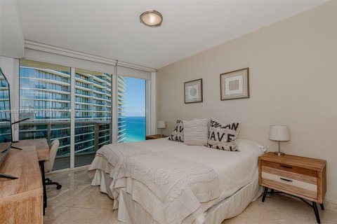 Condo in Sunny Isles Beach, Florida, 2 bedrooms  № 2041319 - photo 20