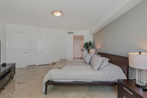 Condo in Sunny Isles Beach, Florida, 2 bedrooms  № 2041319 - photo 16