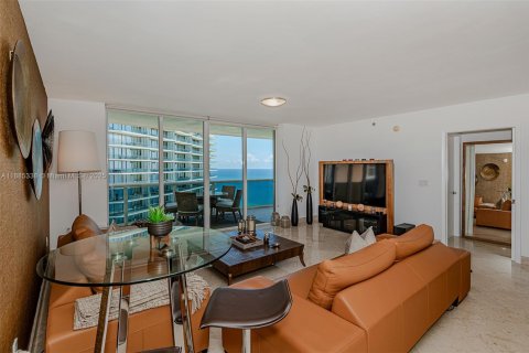 Condo in Sunny Isles Beach, Florida, 2 bedrooms  № 2041319 - photo 2