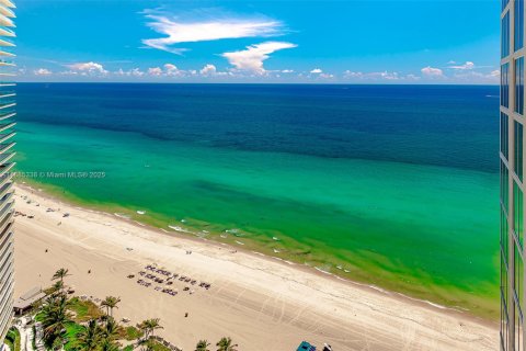 Condo in Sunny Isles Beach, Florida, 2 bedrooms  № 2041319 - photo 27