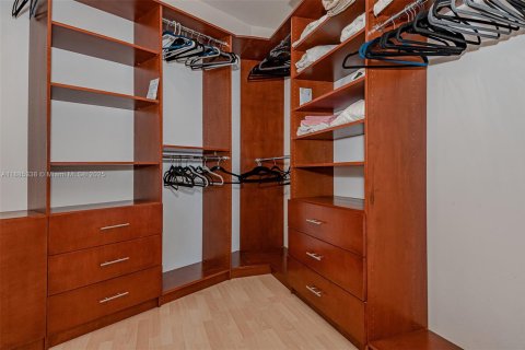 Condo in Sunny Isles Beach, Florida, 2 bedrooms  № 2041319 - photo 19