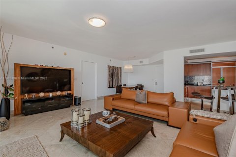 Condo in Sunny Isles Beach, Florida, 2 bedrooms  № 2041319 - photo 5