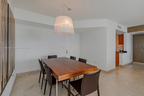 Condo in Sunny Isles Beach, Florida, 2 bedrooms  № 2041319 - photo 11