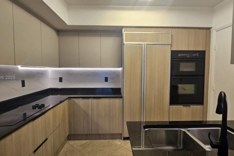 Condo in Sunny Isles Beach, Florida, 2 bedrooms  № 2041319 - photo 8