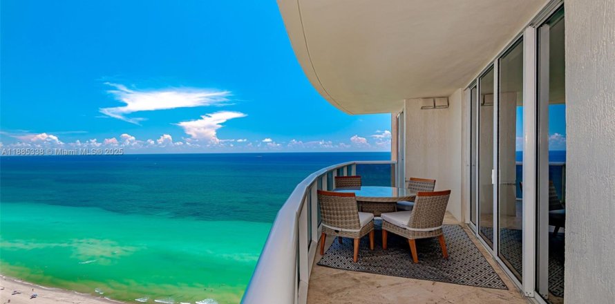 Condo in Sunny Isles Beach, Florida, 2 bedrooms  № 2041319