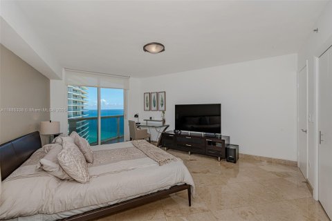 Condo in Sunny Isles Beach, Florida, 2 bedrooms  № 2041319 - photo 14