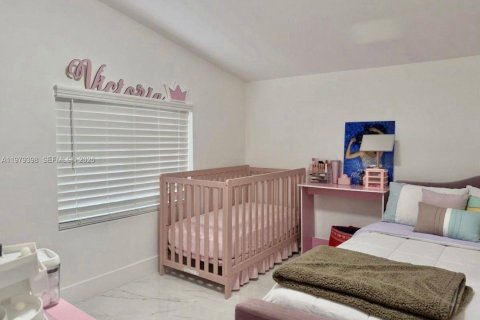 House in Miami, Florida 4 bedrooms, 181.16 sq.m. № 2043092 - photo 19