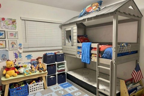 House in Miami, Florida 4 bedrooms, 181.16 sq.m. № 2043092 - photo 18