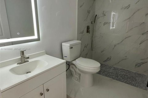 House in Miami, Florida 4 bedrooms, 181.16 sq.m. № 2043092 - photo 25
