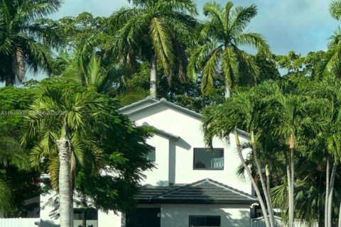 House in Miami, Florida 4 bedrooms, 181.16 sq.m. № 2043092