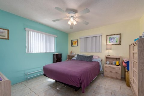 House in Seminole, Florida 2 bedrooms, 125.88 sq.m. № 2308542 - photo 17