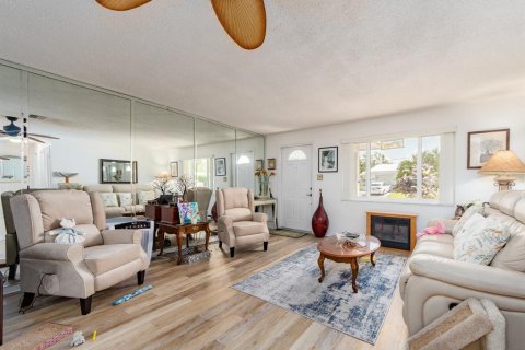 House in Seminole, Florida 2 bedrooms, 125.88 sq.m. № 2308542 - photo 5