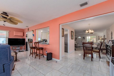 House in Seminole, Florida 2 bedrooms, 125.88 sq.m. № 2308542 - photo 14