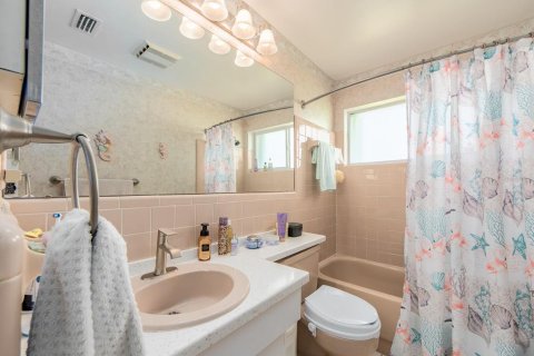 House in Seminole, Florida 2 bedrooms, 125.88 sq.m. № 2308542 - photo 24