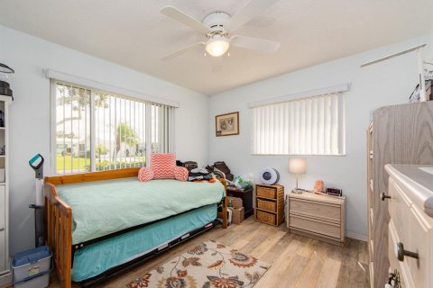 House in Seminole, Florida 2 bedrooms, 125.88 sq.m. № 2308542 - photo 21
