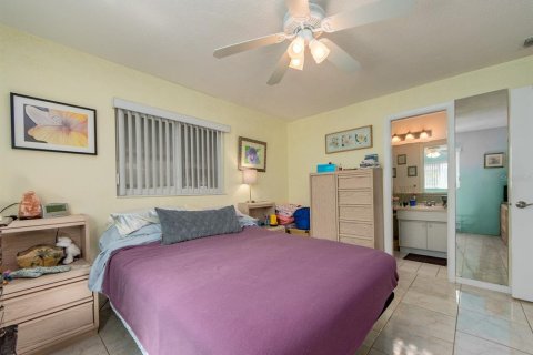House in Seminole, Florida 2 bedrooms, 125.88 sq.m. № 2308542 - photo 19