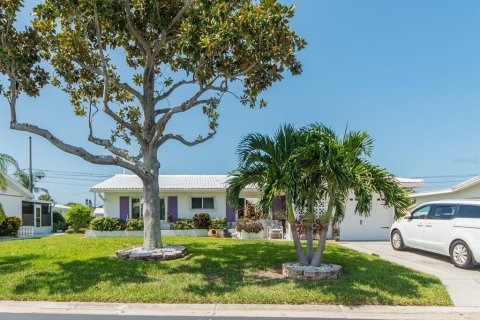 House in Seminole, Florida 2 bedrooms, 125.88 sq.m. № 2308542 - photo 2
