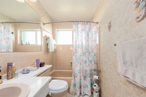 House in Seminole, Florida 2 bedrooms, 125.88 sq.m. № 2308542 - photo 23