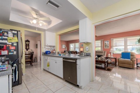 House in Seminole, Florida 2 bedrooms, 125.88 sq.m. № 2308542 - photo 9