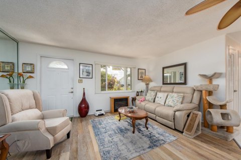 House in Seminole, Florida 2 bedrooms, 125.88 sq.m. № 2308542 - photo 4