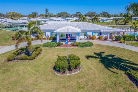 House in Seminole, Florida 2 bedrooms, 125.88 sq.m. № 2308542 - photo 30