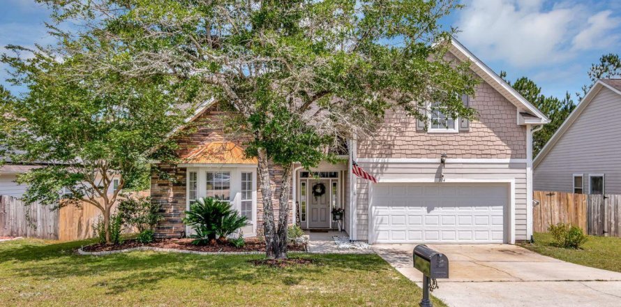 House in Crestview, Florida 3 bedrooms, 214.6 sq.m. № 562055