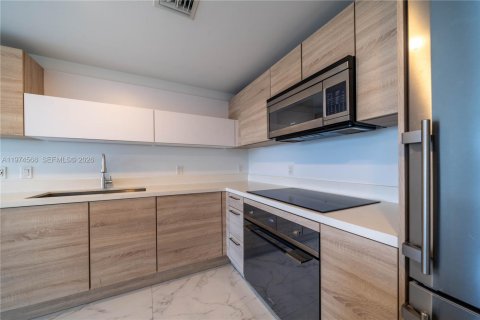 Condo in North Miami Beach, Florida, 2 bedrooms  № 2036190 - photo 17