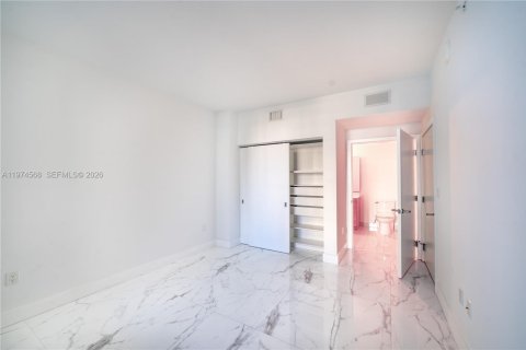 Condo in North Miami Beach, Florida, 2 bedrooms  № 2036190 - photo 9