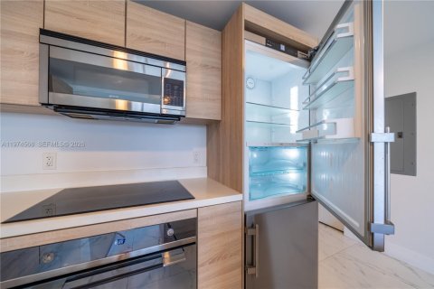 Condo in North Miami Beach, Florida, 2 bedrooms  № 2036190 - photo 18