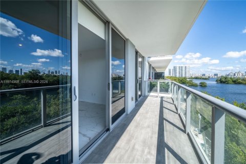 Condo in North Miami Beach, Florida, 2 bedrooms  № 2036190 - photo 29