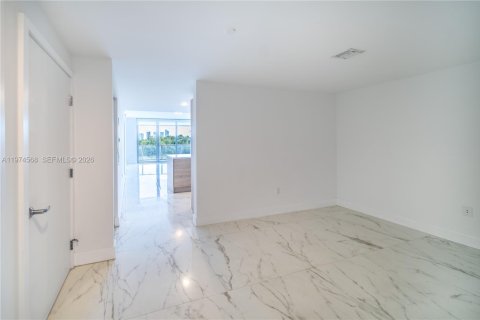 Condo in North Miami Beach, Florida, 2 bedrooms  № 2036190 - photo 13