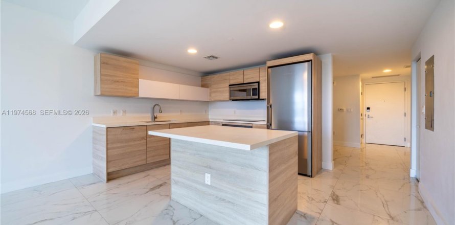 Condo in North Miami Beach, Florida, 2 bedrooms  № 2036190