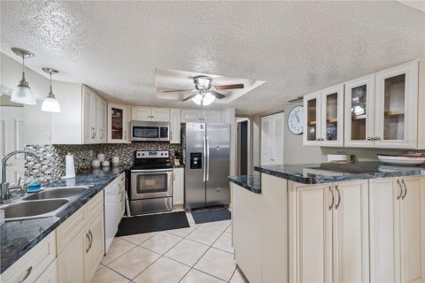 Villa ou maison à vendre à Spring Hill, Floride: 5 chambres, 311.22 m2 № 1831792 - photo 14