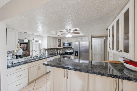 Villa ou maison à vendre à Spring Hill, Floride: 5 chambres, 311.22 m2 № 1831792 - photo 12