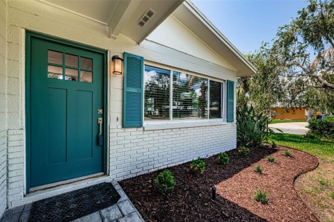 House in Saint Petersburg, Florida 2 bedrooms, 95.78 sq.m. № 1801322 - photo 3