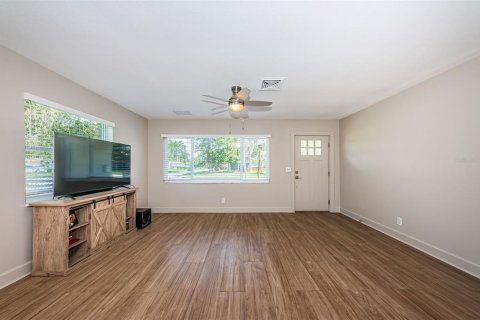 House in Saint Petersburg, Florida 2 bedrooms, 95.78 sq.m. № 1801322 - photo 5